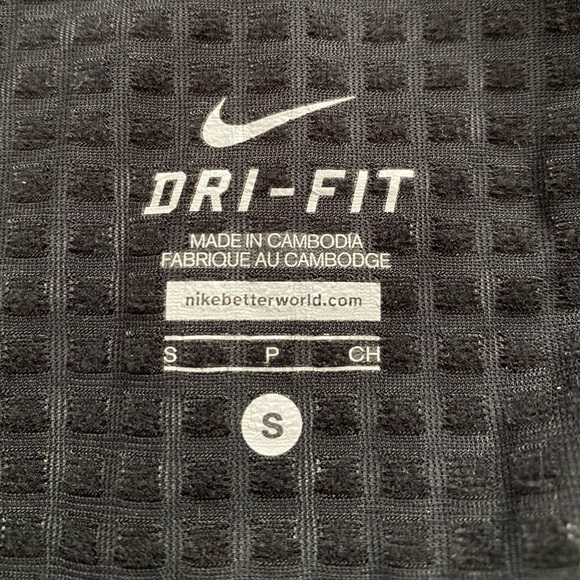 Nike women’s running shield element jacket, thumb holes - Picture 3 of 5